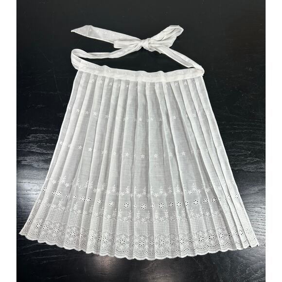 Vintage- White Pleated Cooking half Apron- Floral fabric design- preloved 15" - Picture 1 of 7